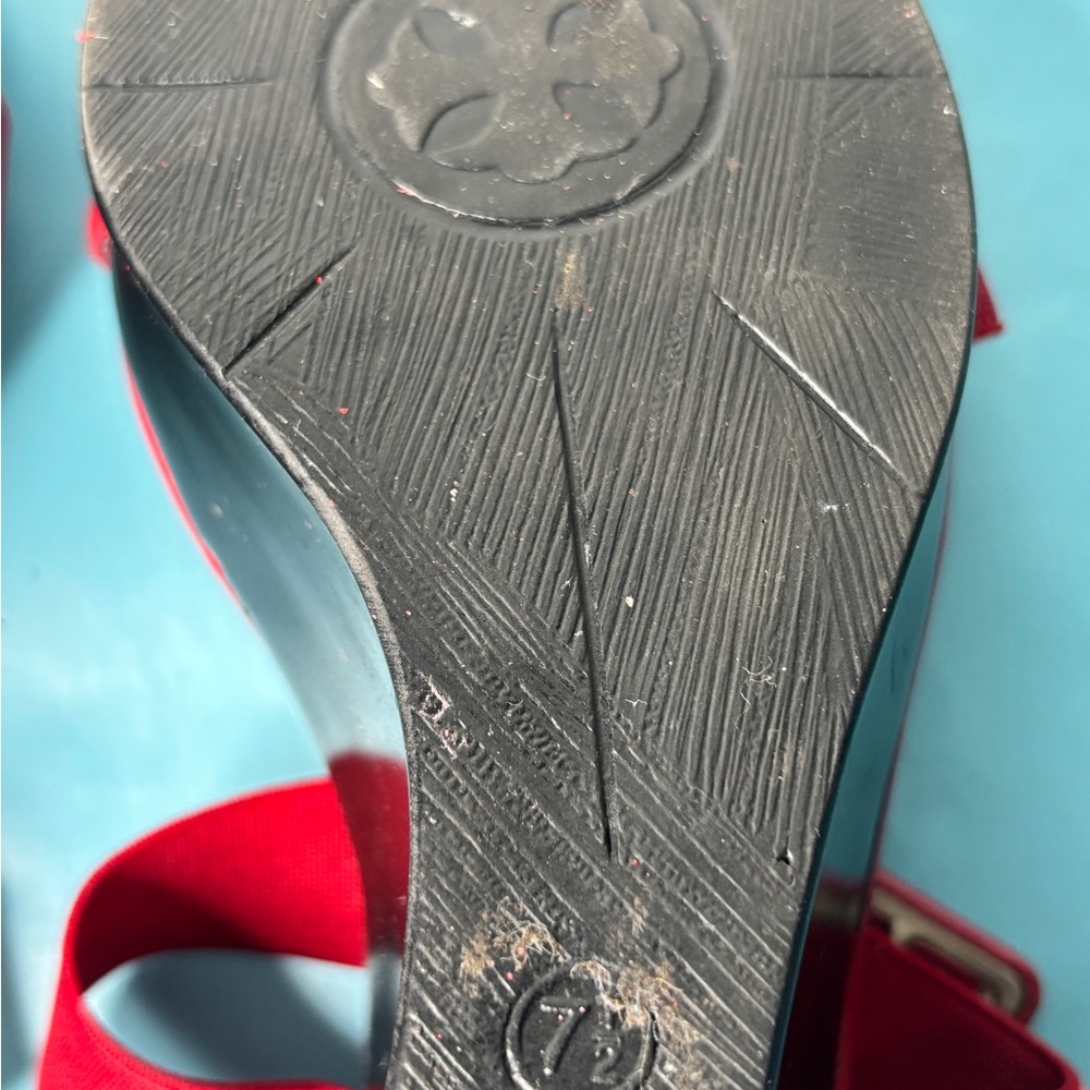 Charles By Charles David Red Patent Platform Sandals Size 7.5 - Picture 12 of 16